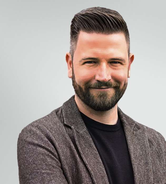 Hendrik Kahmann, Head of Business Development, Axians Networks & Solutions: Im Rahmen der Digitalisierung von Industrie und Logistik sehen wir aktuell eine stark ansteigende Anzahl von Anwendungsfällen, die die Produktivität steigern und die Automatisierung vorantreiben. Vor allem latenzkritische und kritische Anwendungen, wie führerlose oder ferngesteuerte Fahrzeuge, stellen enorme Anforderungen an die Kommunikation im Netzwerk und werden mit Industrial 5G realisiert. Die Tendenz geht ganz klar in Richtung Koexistenz von Wi-Fi 6E und Indus­trial 5G, um sowohl die technischen Anforderungen als auch die Wirtschaftlichkeit sicherzustellen. Besonders interessant ist die Entwicklung in Richtung hybrider Umgebungen, die eine ganzheitliche Verwaltung der kabelgebundenen und kabellosen Technologien auf dem Campus ermöglichen.