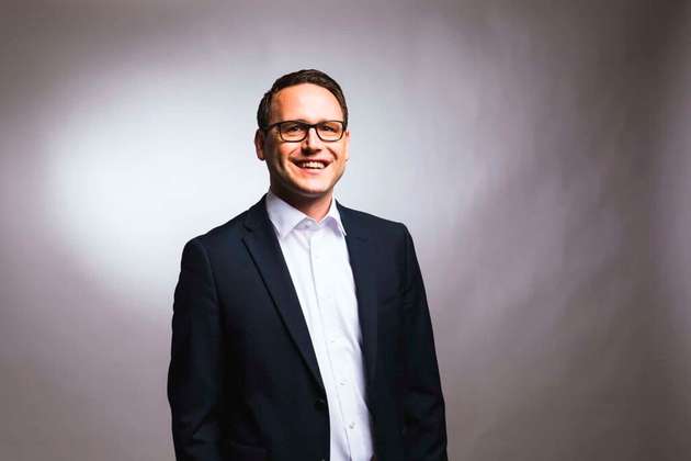 Florian Schnitzhofer ist CEO der ReqPool-Gruppe und beschäftigt sich unter anderem mit dem Szenario, Unternehmen weitgehend autonom von Algorithmen und Software steuern zu lassen.