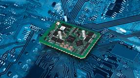 Als gebrauchsfertige und vorzertifizierte Hardware zur Implementierung von Ethernet-APL-Feldgeräten unterstützt commModule APL von Softing Industrial Automation die Hersteller.