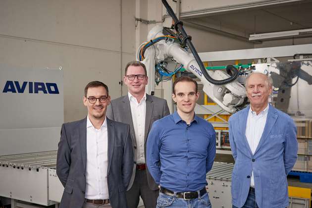 Erfolgreicher Schulterschluss (von links): Marcel Saxler (Leiter Technik bei Aviro), Ralf Naßmacher (Senior Sales Manager bei ABB Robotics), Alexander Mai (Techniker bei Aviro) und Dr. Julius Schröder-Frerkes (Gründer von Aviro)