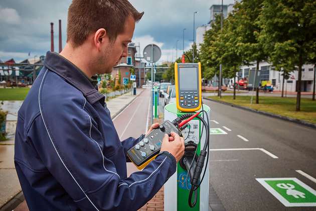 Ladestationen müssen in regelmäßigen Abständen getestet werden, um einen sicheren Betrieb und die Handhabung für Besitzer von Elektrofahrzeugen zu gewährleisten.