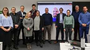 Team des Projekts „Künstliche Intelligenz für nachhaltige Lebensmittelqualität in Lieferketten“, kurz KINLI, beim Kickoff-Treffen am Fraunhofer-Institutszentrum Schloss Birlinghoven.