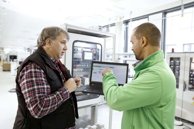 Schneider Electric ist sich sicher: 2050 können nur noch die Unternehmen wettbewerbsfähig sein die schon jetzt die Weichen für eine nachhaltige Zukunft stellen.