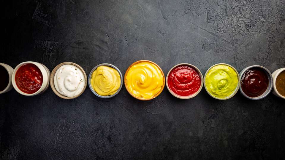 Auf einer komplett neu errichteten PET-Abfüllanlage werden bei Jütro Konserven und Feinkost mit hohen Geschwindigkeiten Ketchup, Remoulade, Mayonnaise und Salatcreme abgefüllt. 