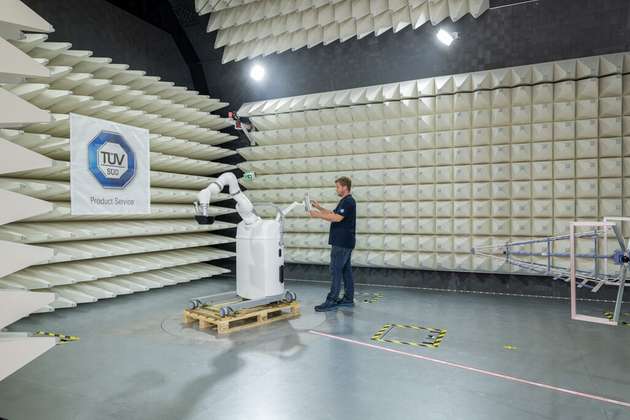 Der Spektrumanalysator misst die Funkfrequenzen von kabellosen Medizinprodukten.