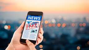 Die neue Technik soll Fake News nicht nur mit Hilfe künstlicher Intelligenz besonders akkurat identifizieren, sondern auch erklären, warum eine Nachricht als irreführend oder falsch gekennzeichnet wird.