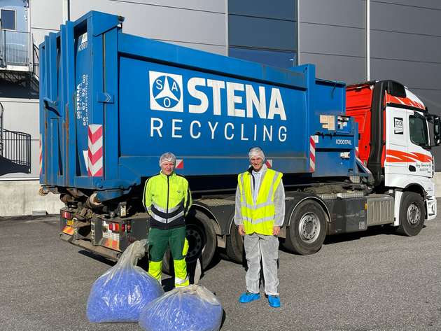 Die erste LKW-Ladung gebracuhter Käsereifebeutel fährt zu Carliq.