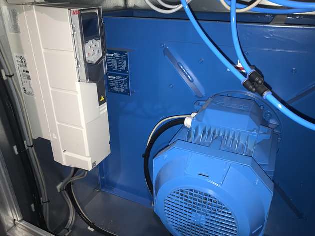 Die ABB-Hochwirkungsgradpakete bestehen aus einem IE5-Synchronreluktanzmotor und einem Frequenzumrichter ACS580, die optimal aufeinander abgestimmt sind. 