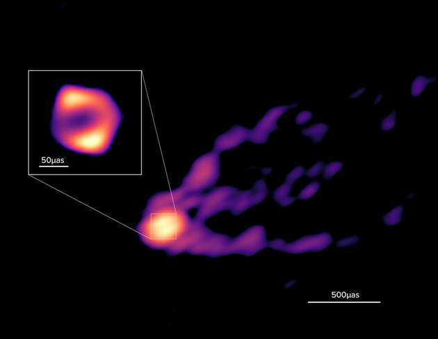 GMVA+ALMA-Bild der zentralen Region des schwarzen Lochs in Messier 87, aufgenommen am 14. und 15. April 2018 bei einer Wellenlänge von 3,5 mm mit Jet und zentralem Ring mit einem Durchmesser von 64 Mikrobogensekunden.