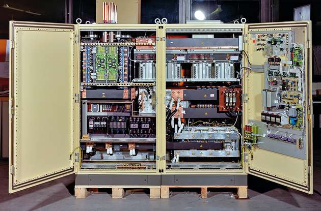 1994: Entwicklung von Hochspannungs-Labornetzgeräten mit Resonanzkonverter und Leistungsfaktorkorrektur.