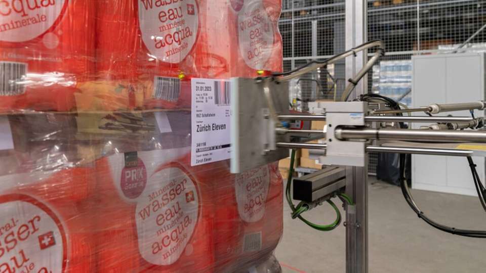 Palettenetikettierung im Coop-Logistikzentrum