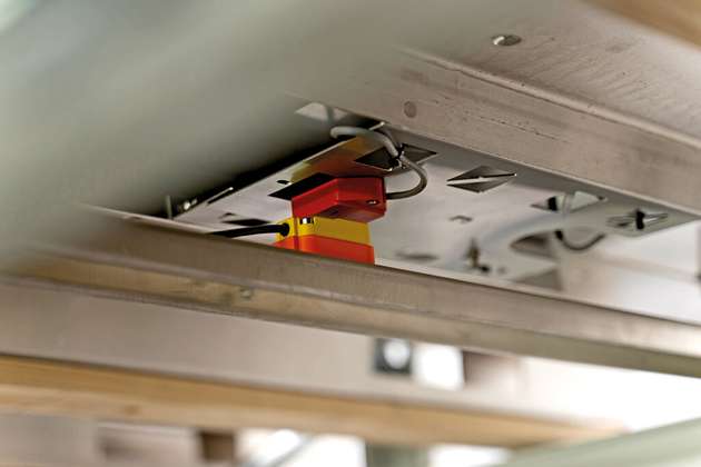 Am RFID-Datenträger ist ein Sensor-Element angeschlossen, das die Temperatur im Inneren des Lagerbehälters misst.