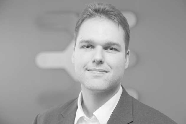 Julius Beutel, Vice President Business Unit Photovoltaik, Weidmüller: Weidmüller präsentiert sich mit einem umfassenden Angebot an Produkten und Lösungen für Photovoltaikanlagen, Elektromobilität und Energiespeicher auf der The smarter E Europe. Unsere PV-Next-Generatoranschlusskästen, der PV-Next-Feuerwehrschalter mit Überspannungsschutz, die Wallbox Familie AC Smart und das intelligente Lastmanagementsystem Smartcharge sind nur einige von vielen Highlights, die wir in München vorstellen. Auf der Intersolar Europe zeigen wir, dass sich unsere Produkte einfach installieren und unkompliziert warten lassen. Das bringt für den Installateur einen echten Effizienzvorteil und trägt somit auch zum schnellen Ausbau der erneuerbaren Energien bei. Als weitere echte Zukunftsthemen haben wir unsere Lösungen für PV-Großanlagen, Energiespeicher und grünen Wasserstoff dabei. Hier bewegt uns zum Beispiel die Zustandsüberwachung von Elektrolyse-Stacks.