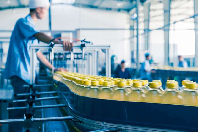 Das ABB-Ökosystem für die intelligente Produktion fördert die Sicherheit in der Lebensmittel- und Getränkeindustrie.