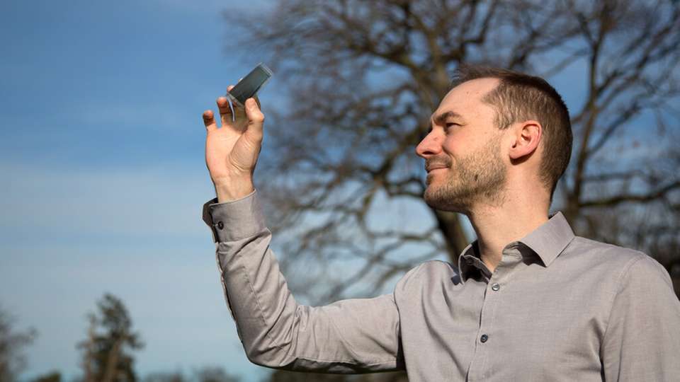 Im Forschungsprojekt Semtrasol werden am KIT hocheffiziente, semitransparente organische Solarzellen entwickelt.