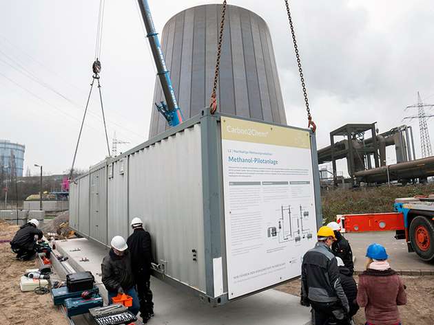 Aufbau der Methanolanlage im Carbon2Chem-Technikum bei Thyssenkrupp Steel Europe in Duisburg.