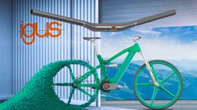 Unter dem Motto „From Recycling to Bicycling“ treibt Igus die Entwicklung von Fahrradkomponenten aus Kunststoff voran. Ganz neu: der weltweit erste Lenker komplett aus Kunststoff. 