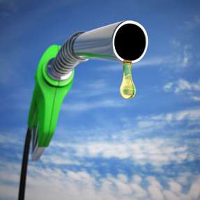 Im Interview geht es um die Potenziale und Grenzen alternativer Kraftstoffe, den Stellenwert von grünem Wasserstoff und die Frage, in welchen Anwendungen flüssige Energieträger weiterhin gebraucht werden.
