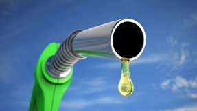Im Interview geht es um die Potenziale und Grenzen alternativer Kraftstoffe, den Stellenwert von grünem Wasserstoff und die Frage, in welchen Anwendungen flüssige Energieträger weiterhin gebraucht werden.