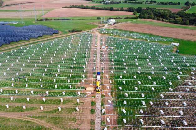 Halsdorf Zwischenstand: Mit den über 50.000 Solarmodulen, die in Bettingen und Halsdorf installiert wurden, werden jährlich etwa 18.000 Tonnen CO2 eingespart.