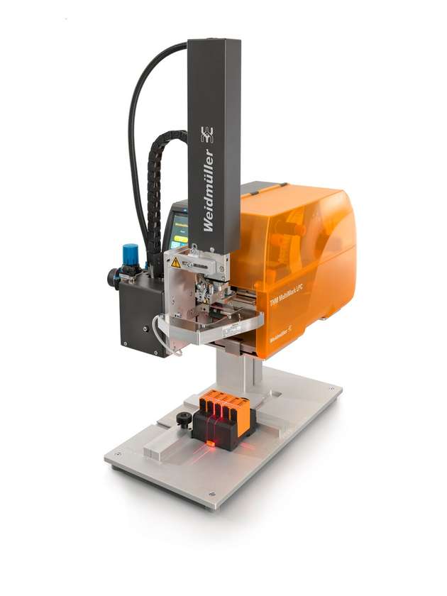 Das Weidmüller THM MultiMark LPC (Labeling Processing Center) zur automatischen Komponenten-Etikettierung.