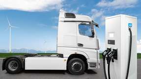 Alba Berlin setzt auf klimaschonende Elektro-Lkws von Volvo, um Emissionen zu reduzieren und einen Beitrag zum Klimaschutz zu leisten, während die Flotte schrittweise auf Elektromobilität umgestellt wird. 