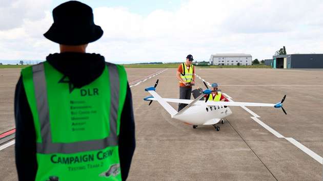 Bei den Flugversuchen am Nationalen Erprobungszentrum für unbemannte Luftfahrtsysteme in Cochstedt wurde die Konfiguration für dem HyBird erstmals geflogen. Das Konzept für den 1:4-Demonstrator wurde im Rahmen der NASA/DLR Design Challenge 2019 entworfen.