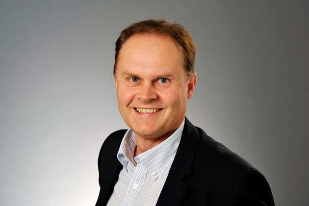 Dag Strømme, Global Products & Innovation Director, Bilfinger: Die Umstellung auf nachhaltige Kohlenstoffquellen und die effiziente Kreislaufführung von Stoffen sind besonders anspruchsvoll, da sie wesentliche Änderungen in den bestehenden Produktionsprozessen erfordern. Die Beschaffung und Integration nachhaltigen Kohlenstoffs erfordert innovative Technologien und eine zuverlässige Infrastruktur. Ebenso bedarf ein effizientes Stoffrecycling komplexer Prozessanpassungen und einer Neugestaltung der logistischen Abläufe. Diese Herausforderungen erfordern technische Expertise und Ressourcen, die Indus­triedienstleister wie Bilfinger bieten können. Unsere langjährige Erfahrung und branchenspezifisches Know-how ermöglichen es uns, die Chemie-Industrie bei diesen komplexen Veränderungen zu unterstützen.