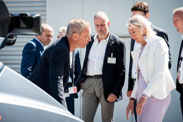 Hessens Digitalministerin Prof. Dr. Kristina Sinemus zu Besuch beim Entwicklungsdienstleister