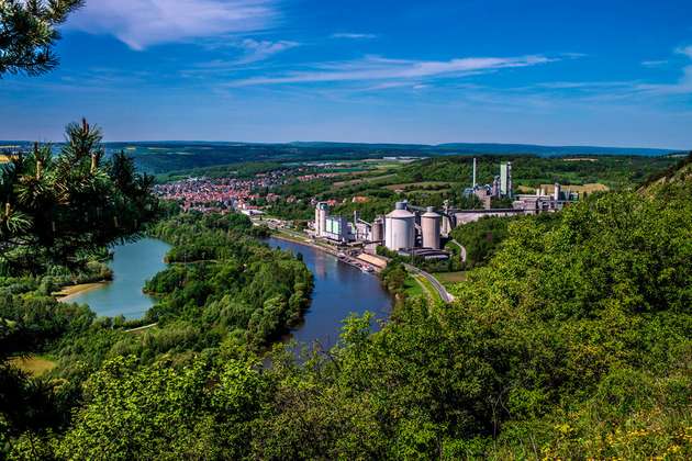 Im Zementwerk Lengfurt wurde der Greifer-Portalkran mit den neuen Hubwerksgetrieben ausgestattet. 