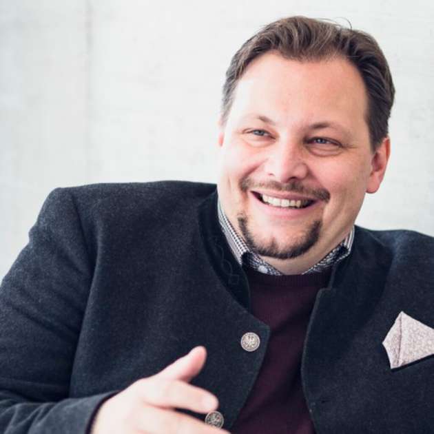 Andreas Renner ist der akademische Direktor der Steinbeis Augsburg Business School und fungiert als Studienleiter der aktuellen KI-Untersuchung.