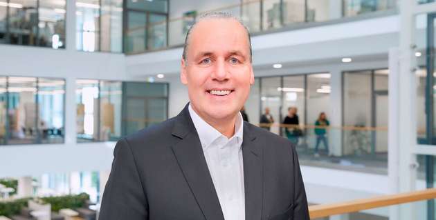 Seit 1992 ist Frank Stührenberg bei Phoenix Contact in Blomberg tätig. 2001 wurde er in die Geschäftsführung von Phoenix Contact berufen und ist seit Januar 2015 Vorsitzender der Geschäftsführung.