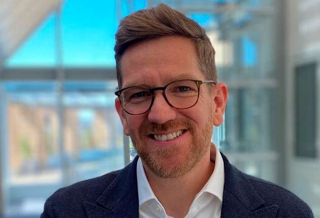 Bastian Deck gilt als einer der führenden Köpfe für innovative, digitale Geschäftsmodelle in Deutschland. Er hat über 20 Jahre Praxiserfahrung der Managementberatung sowie in Führungspositionen in Industrie- und Softwareunternehmen.