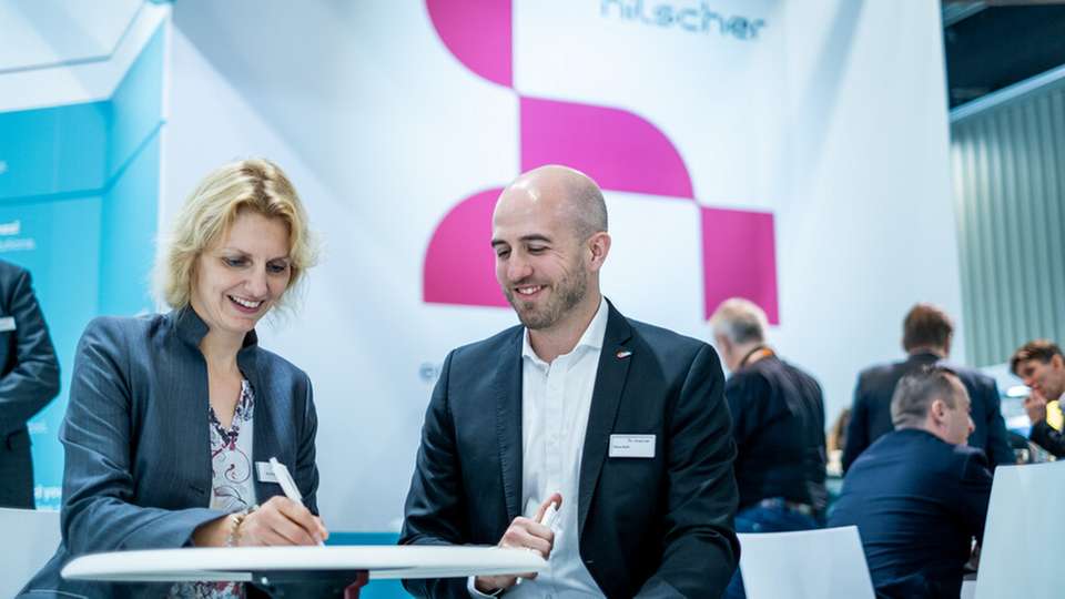 Birgit Stehlik, Director ISIE, Infoteam Software und Oliver Heidl, Vice President Partner Management, Hilscher Gesellschaft für Systemautomation