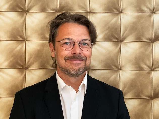 Marco Schadach, EMEA Application Field Engineering, BESS & EVI, TE Connectivity: „Die Entwicklung einer Ladeinfrastruktur erfordert sichere und intelligente Ladelösungen, die vielfältige Anforderungen erfüllen sollten. Dabei spielen Energieeffizienz, Umweltfreundlichkeit und eine verbesserte Nachhaltigkeit eine Rolle. Und nicht zuletzt kommt es auch auf die Kosten an, die möglichst niedrig sein sollten. Technisch betrachtet ist ein schneller Ladevorgang und das langfristige Halten der Ladung für größere Reichweiten unverzichtbar. Hochleistungsrelais und -schütze sollten ein zuverlässiges und hochwertiges Schaltungsdesign aufweisen, so dass die Produkte stabil arbeiten, weniger ausfallen und auch im Notfall zuverlässig funktionieren. Die elektrischen Schaltungen sollten die Forderungen nach einer langen Lebensdauer erfüllen.“