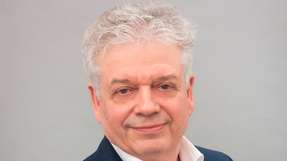 Bernhard Böhrer ist CEO des mit dem Gründerpreis Baden-Württemberg ausgezeichneten Unternehmens Logiccloud. Als erfahrener Experte für hochkomplexe Steuerungssysteme gründete er 2021 zusammen mit erfahrenen Softwarespezialisten Logiccloud. Sein Ziel: genau diese Komplexität von Industriesteuerungen durch Virtualisierung zu verringern und über eine hardwareunabhängige Cloudplattform die Automatisierung von Maschinen und Prozessen für den Anwender einfacher, schneller und wirtschaftlicher zu machen.