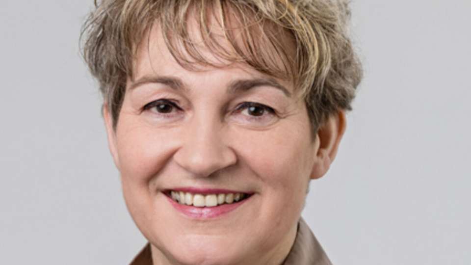 Die Expertin Christine Montigny, VDMA Allgemeine Lufttechnik, steht Interessierten für Fragen zur neuen Universal-Schnittstelle für Prozessluftabsaug- und Filtrationssysteme auf OPC UA-Basis zur Verfügung.