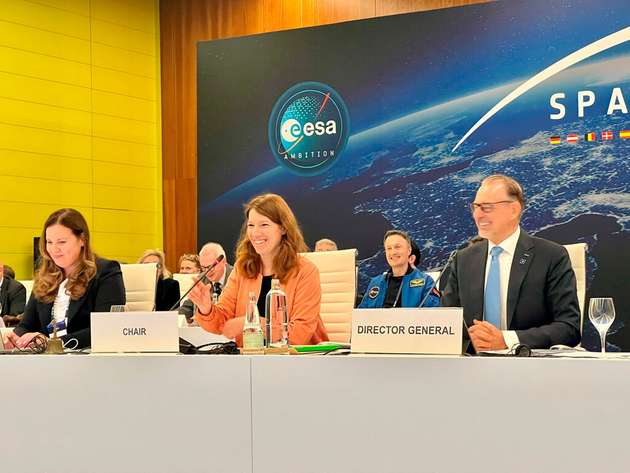 Deutschland hat aktuell den Vorsitz im ESA-Rat. Dr. Anna Christmann (MdB), die Luft- und Raumfahrtkoordinatorin der Bundesregierung, hat die Sitzung des ESA-Rates auf Ministerebene am 7. November 2023 im FIBES Konferenz-Center in Sevilla geleitet.