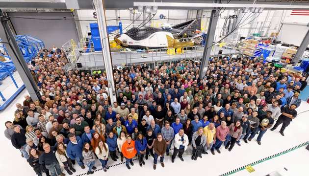 Das Sierra-Space-Team feiert die Enthüllung des Dream Chaser am 30. Oktober in der Produktionsstätte des Unternehmens in Louisville.