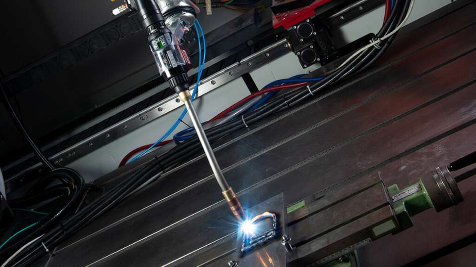 Durch das Auftragschweißen mit dem Lichtbogen lassen sich besonders große, komplexe Bauteile schnell und effizient herstellen.