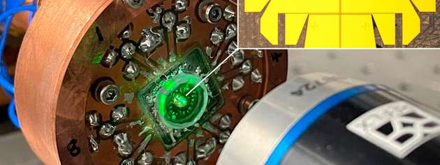 Messaufbau, bei dem Strahlen im mittleren Infrarot und im sichtbaren Bereich auf die optoelektronische Vorrichtung fokussiert werden. Insert: Bild der Vorrichtung, auf der Pikosekunden-Strompulse ausgelöst, transportiert und detektiert werden.