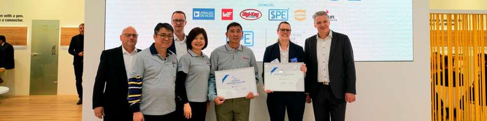 Die stolzen Gewinner bei der Siegerehrung auf der SPS 2023 – Svenja Litz von Belden Deutschland GmbH, Jennifer Lai, Dennis Lee CTO, Jon Yeh alle von Magnetic
Communication Corporation.