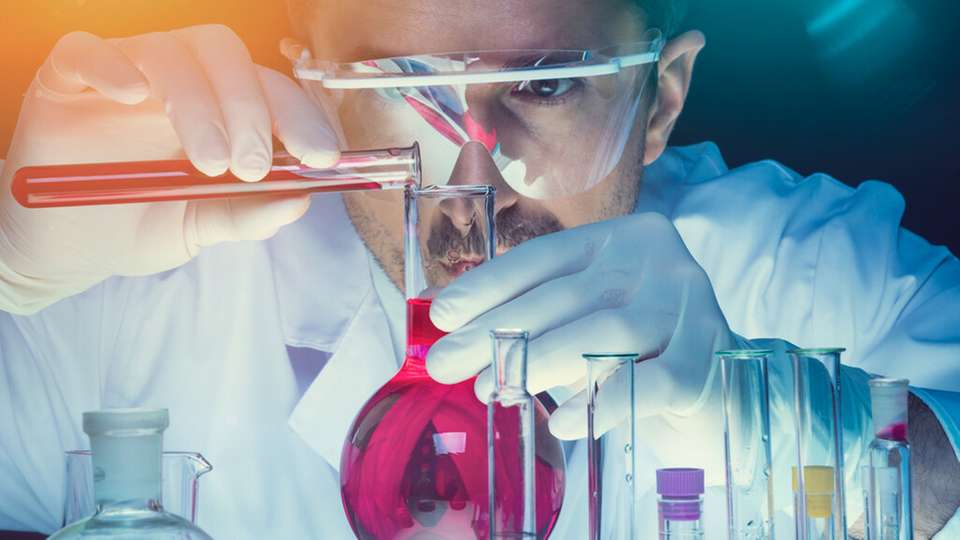 Mit Phosphor zu optoelektronischen Bauelementen Forscher eines interdiziplinären Teams ist es gelungen eine neuartige Methode zu erzeugen, um Phosphor- und Stickstoffatome in polyzyklischen Molekülen einzubringen.