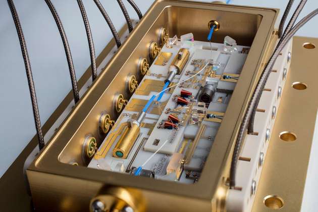 Robustes, mikrointegriertes Lasermodul - Extended Cavity Diode Laser (ECDL)-Lasermodul, das im Weltraum eingesetzt wird und mit dem sich die atomaren Spezies Rubidium und Kalium kohärent manipulieren und detektieren lassen.