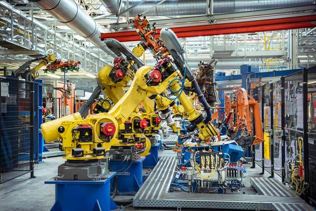 Industrieroboter existieren nicht mehr nur in der physischen Welt, sondern als digitaler Zwilling auch in der digitalen. Die virtuellen Abbilder ermöglichen es, die Roboter genau zu überwachen und ihre Arbeit immer weiter zu optimieren. 