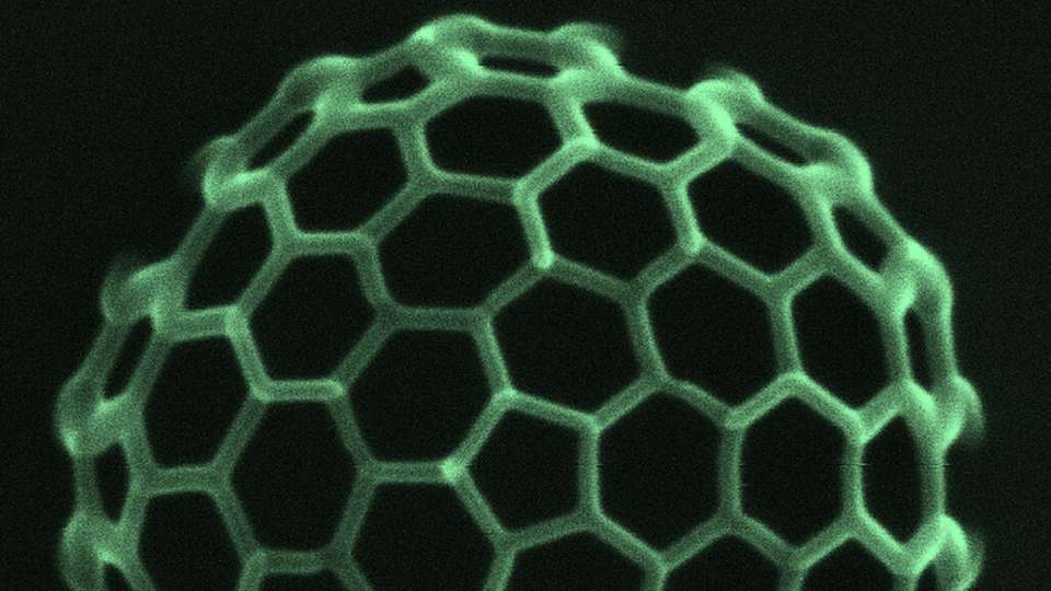 Mit der 3D-Nanodrucktechnik lassen sich beliebige Formen herstellen. Dieser Ball etwa besteht aus einzelnen Nano-Drähten.
