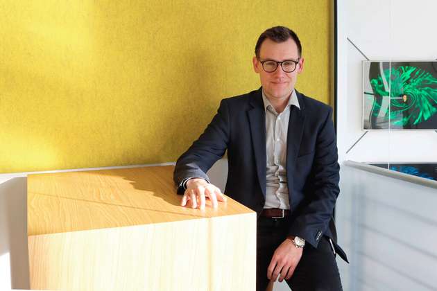 Andreas Metzenauer, Leiter im Bereich Beverages and Dairy, Flottweg: „Als Hersteller von Schlüsseltechnologien für die Lebensmittel- und Getränkebranche sind die Themen Effizienz, Nachhaltigkeit und Wertschöpfungsketten nicht nur Phrasen, sondern ein entscheidender Dreh- und Angelpunkt für den Erfolg unserer Kunden. Egal ob bei der Herstellung von pflanzlichen Milchalternativen, der Gewinnung von alternativen Proteinen, der Verarbeitung sämtlicher Frucht- und Gemüsesäfte oder vielen weiteren Prozessen in der Lebensmittel- und Getränkebranche – die anwendungsspezifischen Separationslösungen von Flottweg stellen den Kunden in den Fokus, wobei unsere innovativen Hochleistungszentrifugen wirtschaftliche und effiziente Lösungen für die gesamte Branche bieten.“