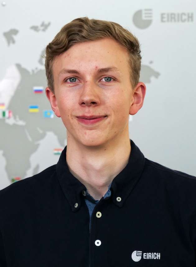 Fabian Saile, Lebensmittel-Verfahrenstechniker Technikum, Maschinenfabrik Gustav Eirich: „Der verantwortungsvolle Umgang mit Ressourcen und Energie ist eine der wichtigsten Aufgaben unserer Zeit, besonders mit Blick auf zukünftige Generationen. Eirich bietet in vielen Anwendungen gute Möglichkeiten durch das einzigartige Wirkprinzip signifikante Energiemengen zu sparen, indem Aufbereitungsprozesse mit unserem Mischer neu gestaltet werden können. So lassen sich mit dem richtigen Einsatz der Eirich-Maschinen beispielsweise andere, besonders energieintensive Aggregate und Systeme im Prozess teilweise oder vollständig ersetzen. Unsere One-Pot-Technologie, die verschiedene Verfahren in einer Maschine ermöglicht, bietet der Lebensmittelbranche also in mehr­facher Hinsicht neue Möglichkeiten zur Einsparung von Energie, während gleichzeitig Ressourceneffizienz und Qualität verbessert werden können.“