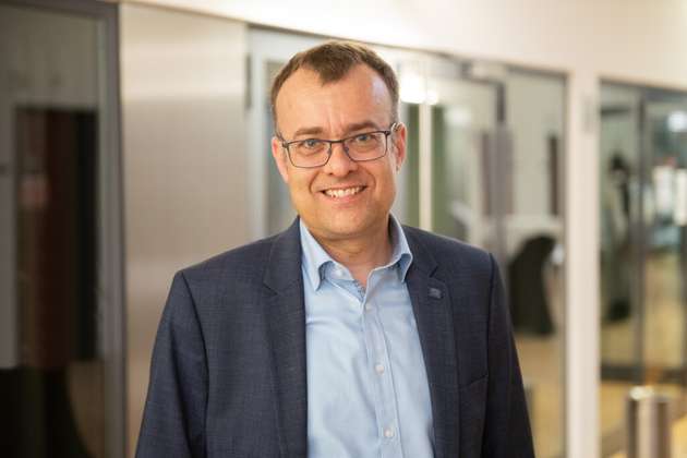 Dr. Klaus Menge, einer der drei Geschäftsführer des Familienunternehmens, sieht Energieeffizienz als Teil der Unternehmens-DNA. 