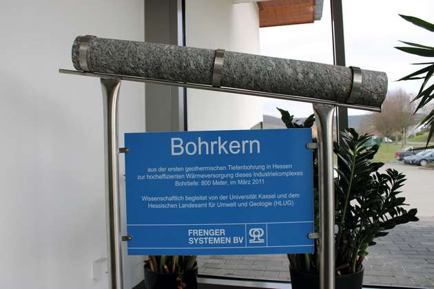 Die 800 m tiefe Bohrung für die Energieversorgung des Industriegebäudes wurde schon 2011 niedergebracht.